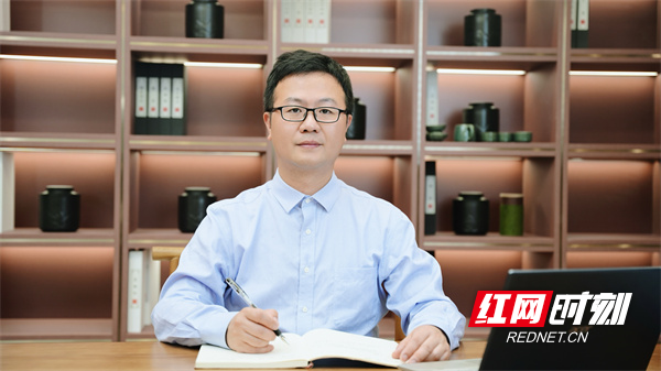 灼见 30年品牌如何“圈粉”Z世代？ 福湘木业董事张博解码年轻化战略(图1)