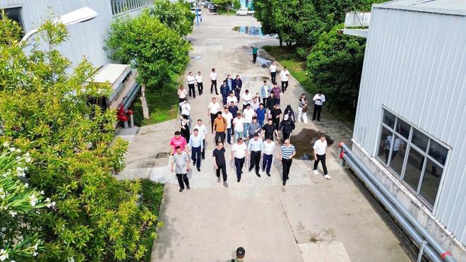 杭州市萧山区装饰装修行业商会领导及企业家莅临金利源参观交流(图2)