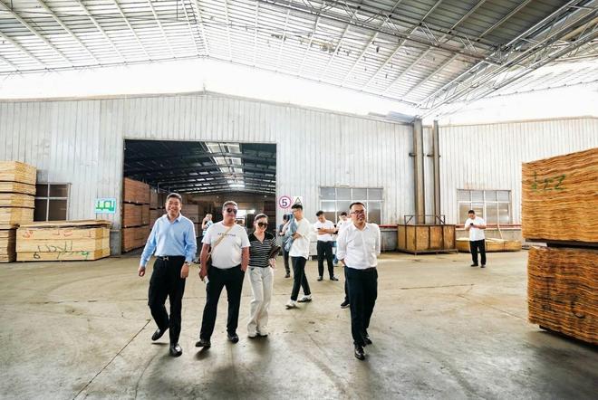 杭州市萧山区装饰装修行业商会领导及企业家莅临金利源参观交流(图4)