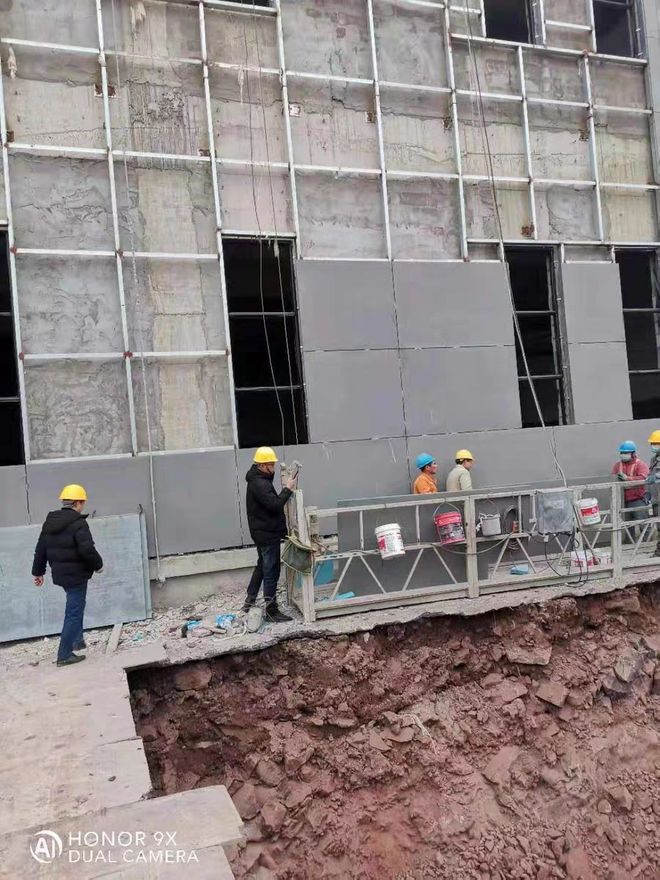 水泥压力板是一种环保且不易燃的建筑板材。(图2)