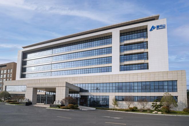 品牌论剑 企业盛会 与云峰莫干山相约2025世界品牌莫干山大会(图5)