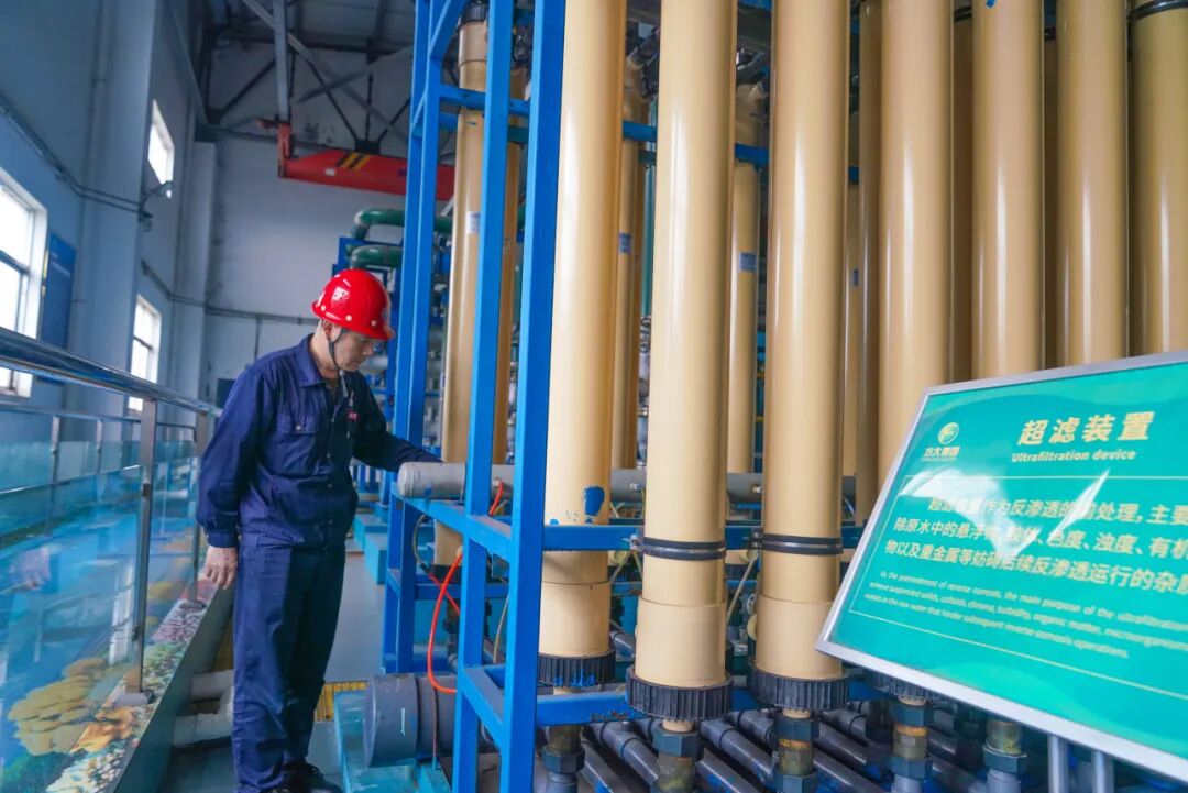 钢花为祖国绽放——记国庆假期坚守岗位的钢铁奋斗者(图5)