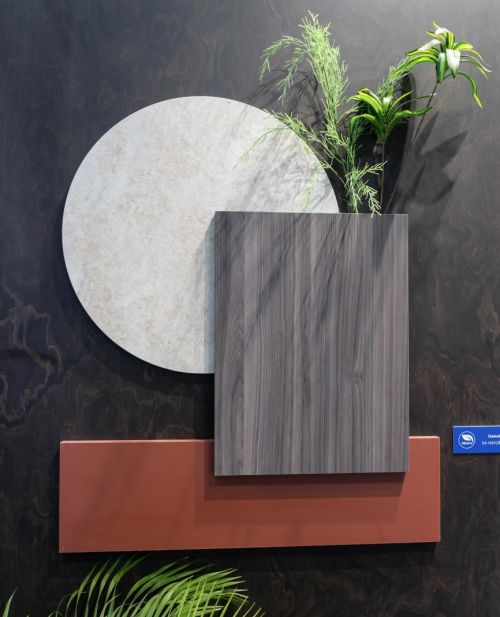 德科康集团 ×2025 广州设计周圆满谢幕！德科康醇板新品花色以自然肌理与先锋设计勾勒家居板材饰面新潮流。(图4)