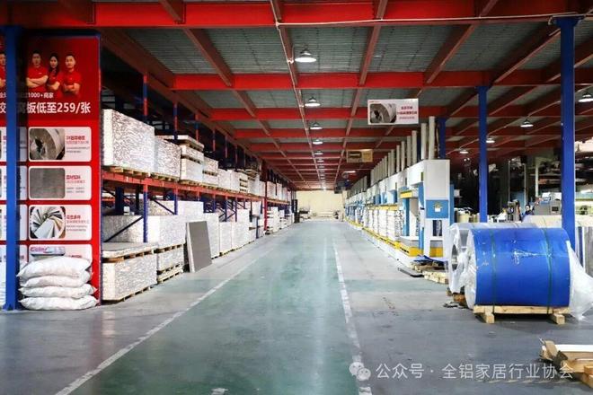铝蜂窝板材！柜先生打通铝卷原料到颜色、蜂窝芯、复合等各个环节(图3)