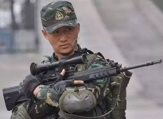 「战狼2」燃爆了！他用生命诠释了铁血硬汉却只为一人甘心服软！(图3)