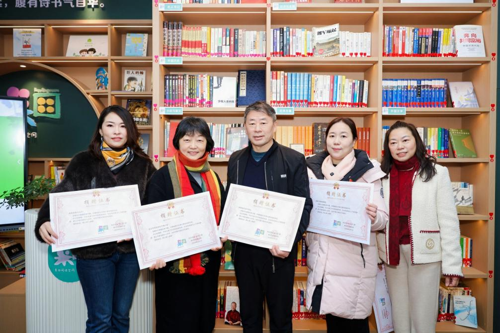 梦想照进乡村！小小书屋让乡野满是书香(图2)